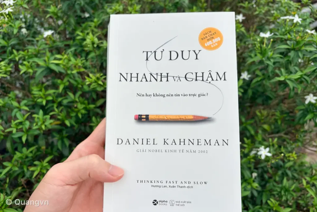 Bìa sách Tư duy nhanh và chậm của Daniel Kahneman